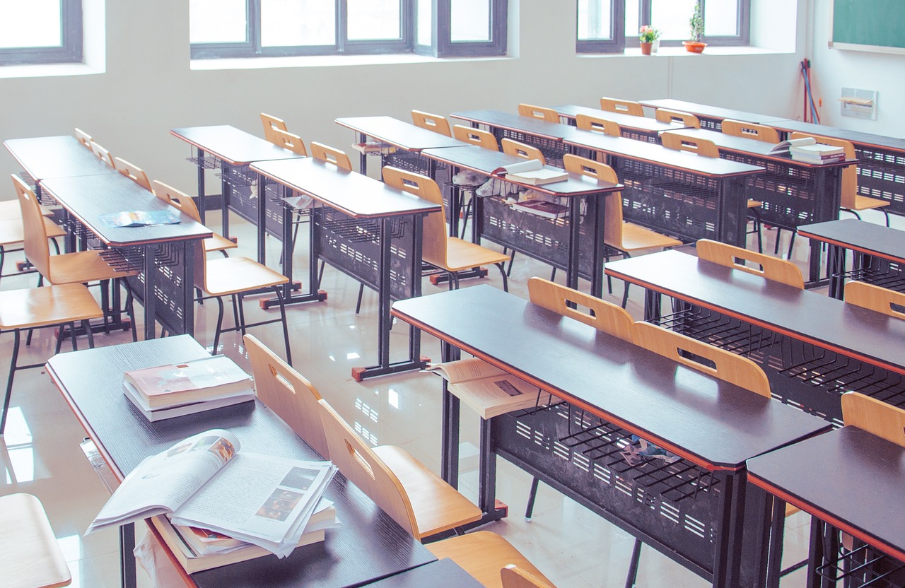 国内普通二本or马来西亚留学（本科），选择哪个更好？