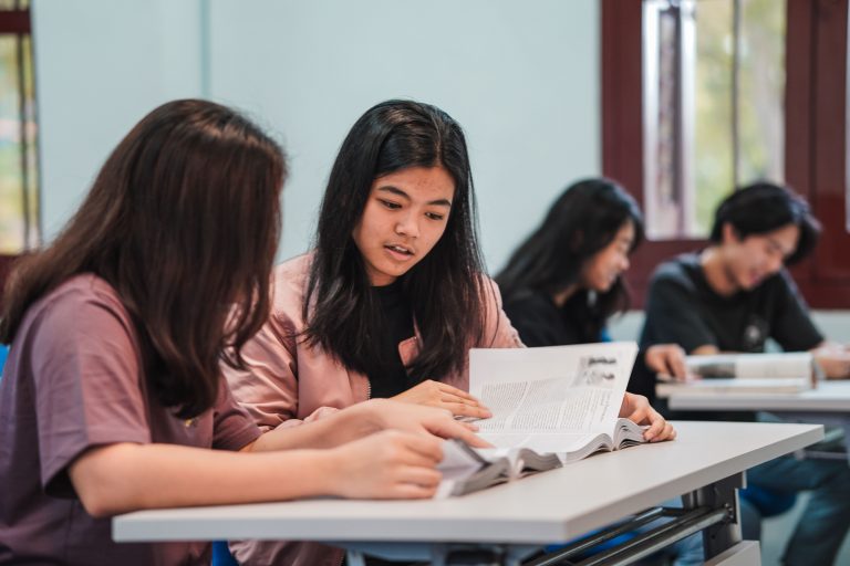 新加坡阿米提全球学院学费多少？