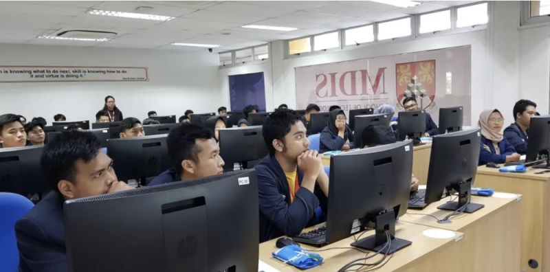 新加坡发展管理学院的研究生课程